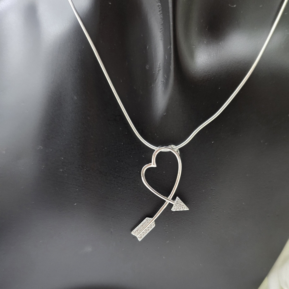 ARROW HEART NECKLACE - Picture 2 of 3